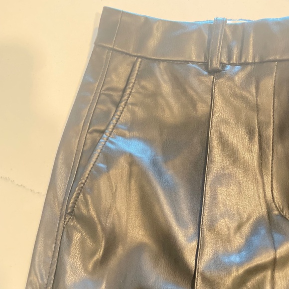 H&M | NWT Black Vegan Faux Leather High-Waisted Straight Leg Pants | Size 4 - Picture 6 of 11